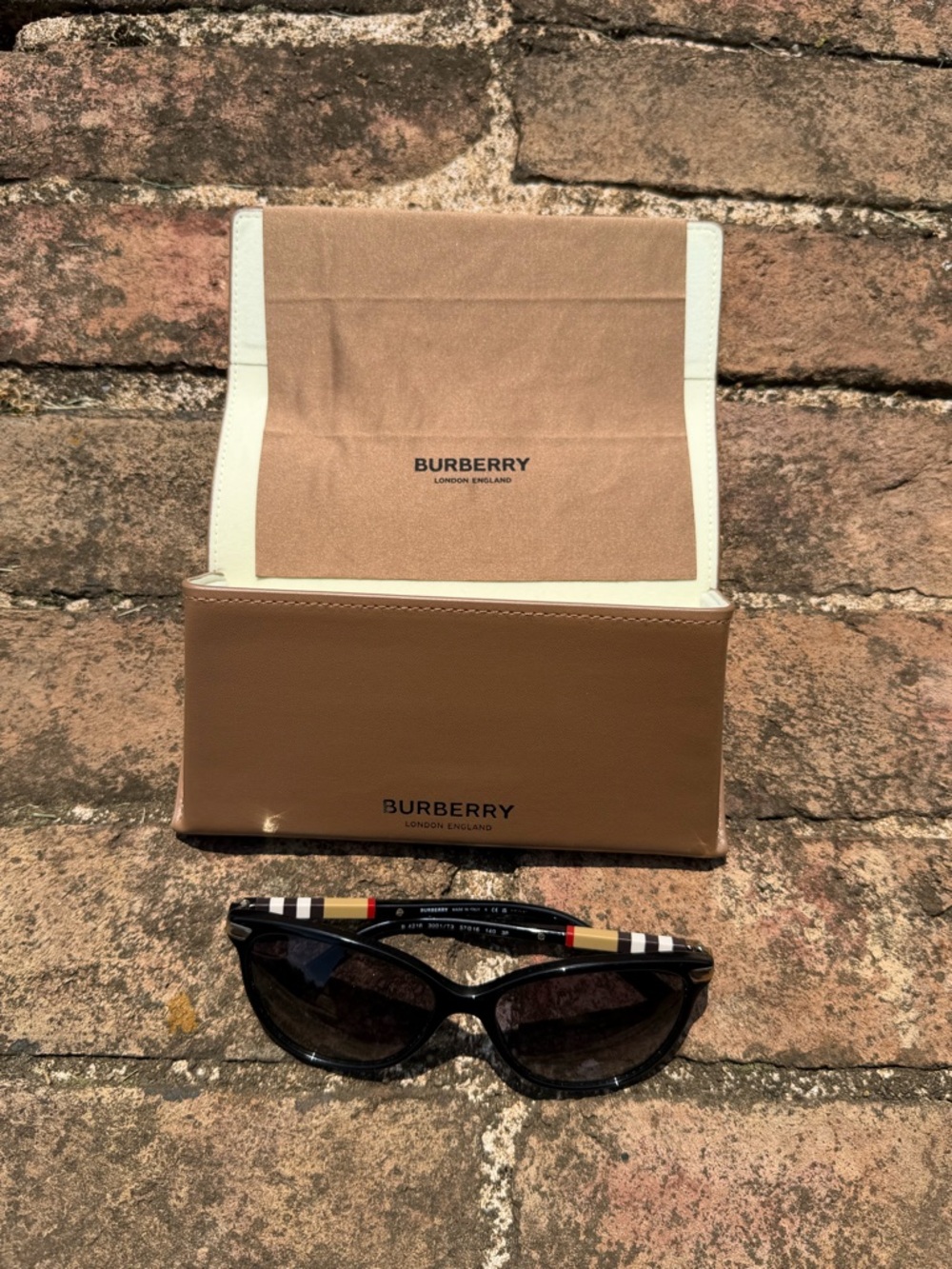 Burberry Black Sunglasses with Brown Leather Case - Picture 2 of 4